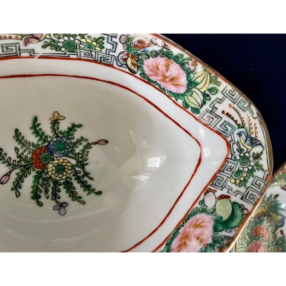 Famille Rose Medallion Gravy Boat with Ladle and Underplate - Picture 6 of 12